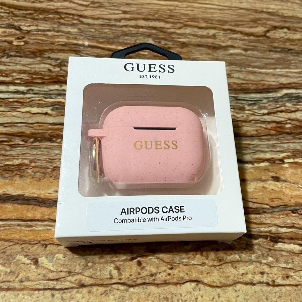 Guess - Picture 5 of 8